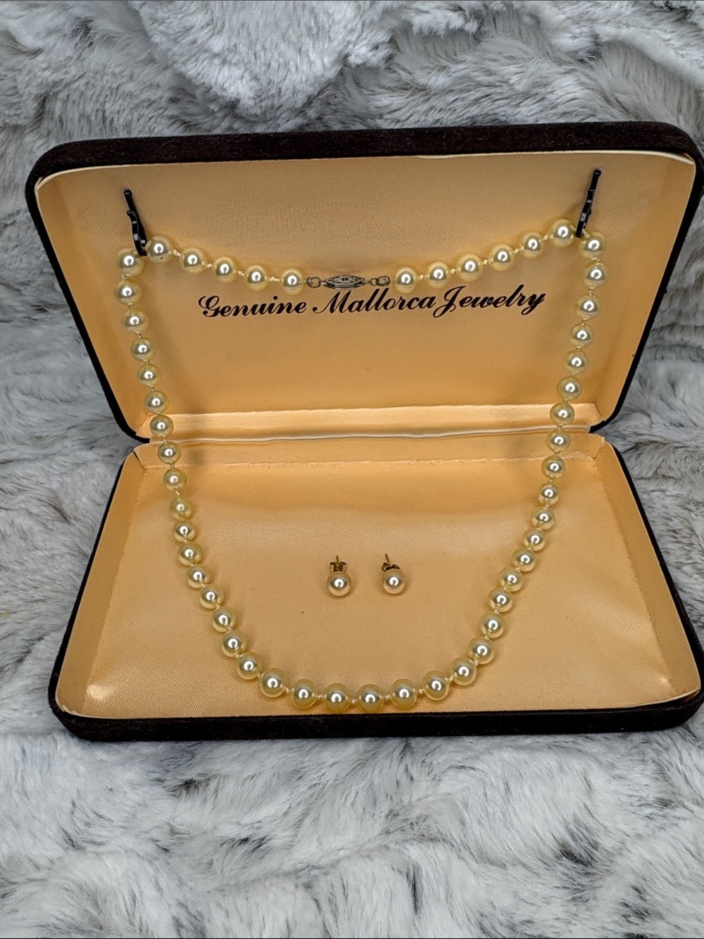Genuine Mallorca Cream Pearl Necklace and Stud Earrings Set. 19”. Vintages